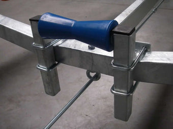 compare product KIELROLLE Höhe verstellbar mit Kielrolle BT